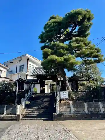 室泉寺の{uncategorized: "未分類", other: "その他", undefined: "問題あり", building: "その他建物", grave: "お墓", sacred_gate: "鳥居", guardian: "狛犬", statue: "像", buddha: "仏像", history: "歴史", nature: "自然", garden: "庭園", animal: "動物", pagoda: "塔", temizu: "手水舎", mountain_gate: "山門・神門", sanctuary: "本殿・本堂", subordinate: "末社・摂社", art: "芸術", scenery: "景色", jizo: "地蔵", ema: "絵馬", goshuin: "御朱印", omikuji: "おみくじ", items: "授与品その他", amulet: "お守り", goshuincho: "御朱印帳", eats: "食事", festival: "お祭り", votive_dance: "神楽", shichigosan: "七五三参", wedding: "結婚式", experience: "体験その他", initially: "初詣", around: "周辺", anti_infection: "感染症対策"}