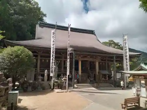 青岸渡寺の本殿・本堂