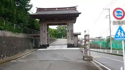 佛現寺の山門