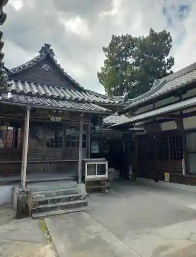 泉蔵院の本殿・本堂