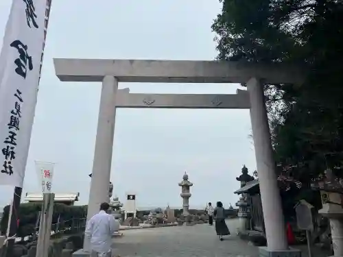 二見興玉神社の{uncategorized: "未分類", other: "その他", undefined: "問題あり", building: "その他建物", grave: "お墓", sacred_gate: "鳥居", guardian: "狛犬", statue: "像", buddha: "仏像", history: "歴史", nature: "自然", garden: "庭園", animal: "動物", pagoda: "塔", temizu: "手水舎", mountain_gate: "山門・神門", sanctuary: "本殿・本堂", subordinate: "末社・摂社", art: "芸術", scenery: "景色", jizo: "地蔵", ema: "絵馬", goshuin: "御朱印", omikuji: "おみくじ", items: "授与品その他", amulet: "お守り", goshuincho: "御朱印帳", eats: "食事", festival: "お祭り", votive_dance: "神楽", shichigosan: "七五三参", wedding: "結婚式", experience: "体験その他", initially: "初詣", around: "周辺", anti_infection: "感染症対策"}