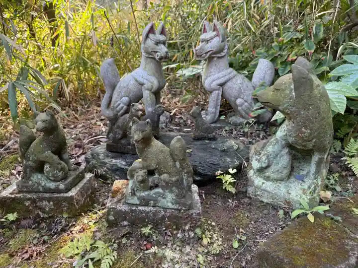 白金氷川神社の{uncategorized: "未分類", other: "その他", undefined: "問題あり", building: "その他建物", grave: "お墓", sacred_gate: "鳥居", guardian: "狛犬", statue: "像", buddha: "仏像", history: "歴史", nature: "自然", garden: "庭園", animal: "動物", pagoda: "塔", temizu: "手水舎", mountain_gate: "山門・神門", sanctuary: "本殿・本堂", subordinate: "末社・摂社", art: "芸術", scenery: "景色", jizo: "地蔵", ema: "絵馬", goshuin: "御朱印", omikuji: "おみくじ", items: "授与品その他", amulet: "お守り", goshuincho: "御朱印帳", eats: "食事", festival: "お祭り", votive_dance: "神楽", shichigosan: "七五三参", wedding: "結婚式", experience: "体験その他", initially: "初詣", around: "周辺", anti_infection: "感染症対策"}