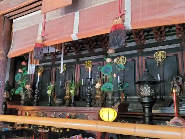 鶴林寺の本殿・本堂