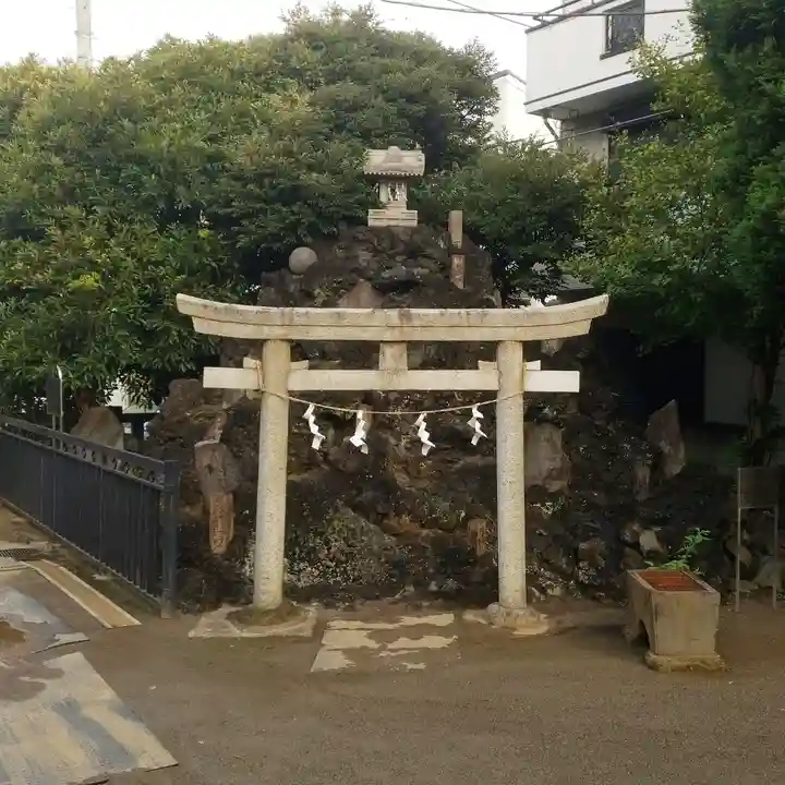綾瀬稲荷神社の鳥居