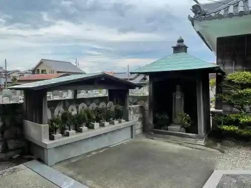 正眼院の{uncategorized: "未分類", other: "その他", undefined: "問題あり", building: "その他建物", grave: "お墓", sacred_gate: "鳥居", guardian: "狛犬", statue: "像", buddha: "仏像", history: "歴史", nature: "自然", garden: "庭園", animal: "動物", pagoda: "塔", temizu: "手水舎", mountain_gate: "山門・神門", sanctuary: "本殿・本堂", subordinate: "末社・摂社", art: "芸術", scenery: "景色", jizo: "地蔵", ema: "絵馬", goshuin: "御朱印", omikuji: "おみくじ", items: "授与品その他", amulet: "お守り", goshuincho: "御朱印帳", eats: "食事", festival: "お祭り", votive_dance: "神楽", shichigosan: "七五三参", wedding: "結婚式", experience: "体験その他", initially: "初詣", around: "周辺", anti_infection: "感染症対策"}