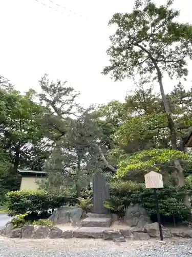 浜松八幡宮の{uncategorized: "未分類", other: "その他", undefined: "問題あり", building: "その他建物", grave: "お墓", sacred_gate: "鳥居", guardian: "狛犬", statue: "像", buddha: "仏像", history: "歴史", nature: "自然", garden: "庭園", animal: "動物", pagoda: "塔", temizu: "手水舎", mountain_gate: "山門・神門", sanctuary: "本殿・本堂", subordinate: "末社・摂社", art: "芸術", scenery: "景色", jizo: "地蔵", ema: "絵馬", goshuin: "御朱印", omikuji: "おみくじ", items: "授与品その他", amulet: "お守り", goshuincho: "御朱印帳", eats: "食事", festival: "お祭り", votive_dance: "神楽", shichigosan: "七五三参", wedding: "結婚式", experience: "体験その他", initially: "初詣", around: "周辺", anti_infection: "感染症対策"}