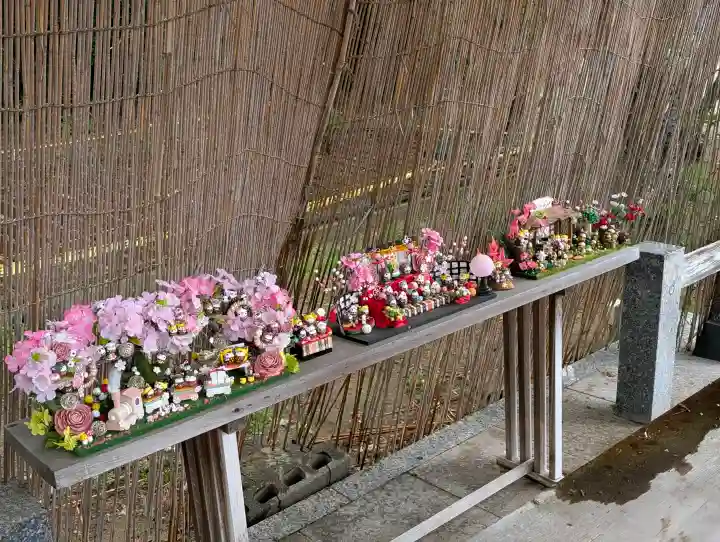 鎌数伊勢大神宮の{uncategorized: "未分類", other: "その他", undefined: "問題あり", building: "その他建物", grave: "お墓", sacred_gate: "鳥居", guardian: "狛犬", statue: "像", buddha: "仏像", history: "歴史", nature: "自然", garden: "庭園", animal: "動物", pagoda: "塔", temizu: "手水舎", mountain_gate: "山門・神門", sanctuary: "本殿・本堂", subordinate: "末社・摂社", art: "芸術", scenery: "景色", jizo: "地蔵", ema: "絵馬", goshuin: "御朱印", omikuji: "おみくじ", items: "授与品その他", amulet: "お守り", goshuincho: "御朱印帳", eats: "食事", festival: "お祭り", votive_dance: "神楽", shichigosan: "七五三参", wedding: "結婚式", experience: "体験その他", initially: "初詣", around: "周辺", anti_infection: "感染症対策"}