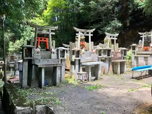 伏見稲荷大社　御膳谷奉拝所の末社・摂社