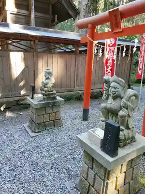 御岩神社の像