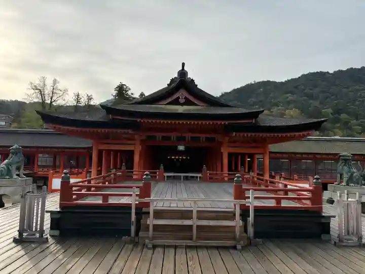 厳島神社の{uncategorized: "未分類", other: "その他", undefined: "問題あり", building: "その他建物", grave: "お墓", sacred_gate: "鳥居", guardian: "狛犬", statue: "像", buddha: "仏像", history: "歴史", nature: "自然", garden: "庭園", animal: "動物", pagoda: "塔", temizu: "手水舎", mountain_gate: "山門・神門", sanctuary: "本殿・本堂", subordinate: "末社・摂社", art: "芸術", scenery: "景色", jizo: "地蔵", ema: "絵馬", goshuin: "御朱印", omikuji: "おみくじ", items: "授与品その他", amulet: "お守り", goshuincho: "御朱印帳", eats: "食事", festival: "お祭り", votive_dance: "神楽", shichigosan: "七五三参", wedding: "結婚式", experience: "体験その他", initially: "初詣", around: "周辺", anti_infection: "感染症対策"}