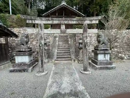 八坂神社の{uncategorized: "未分類", other: "その他", undefined: "問題あり", building: "その他建物", grave: "お墓", sacred_gate: "鳥居", guardian: "狛犬", statue: "像", buddha: "仏像", history: "歴史", nature: "自然", garden: "庭園", animal: "動物", pagoda: "塔", temizu: "手水舎", mountain_gate: "山門・神門", sanctuary: "本殿・本堂", subordinate: "末社・摂社", art: "芸術", scenery: "景色", jizo: "地蔵", ema: "絵馬", goshuin: "御朱印", omikuji: "おみくじ", items: "授与品その他", amulet: "お守り", goshuincho: "御朱印帳", eats: "食事", festival: "お祭り", votive_dance: "神楽", shichigosan: "七五三参", wedding: "結婚式", experience: "体験その他", initially: "初詣", around: "周辺", anti_infection: "感染症対策"}
