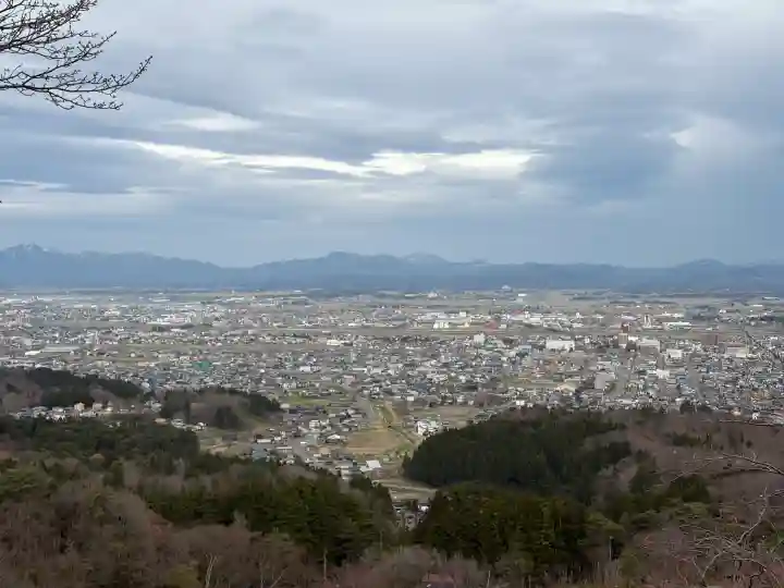 春日山神社の{uncategorized: "未分類", other: "その他", undefined: "問題あり", building: "その他建物", grave: "お墓", sacred_gate: "鳥居", guardian: "狛犬", statue: "像", buddha: "仏像", history: "歴史", nature: "自然", garden: "庭園", animal: "動物", pagoda: "塔", temizu: "手水舎", mountain_gate: "山門・神門", sanctuary: "本殿・本堂", subordinate: "末社・摂社", art: "芸術", scenery: "景色", jizo: "地蔵", ema: "絵馬", goshuin: "御朱印", omikuji: "おみくじ", items: "授与品その他", amulet: "お守り", goshuincho: "御朱印帳", eats: "食事", festival: "お祭り", votive_dance: "神楽", shichigosan: "七五三参", wedding: "結婚式", experience: "体験その他", initially: "初詣", around: "周辺", anti_infection: "感染症対策"}