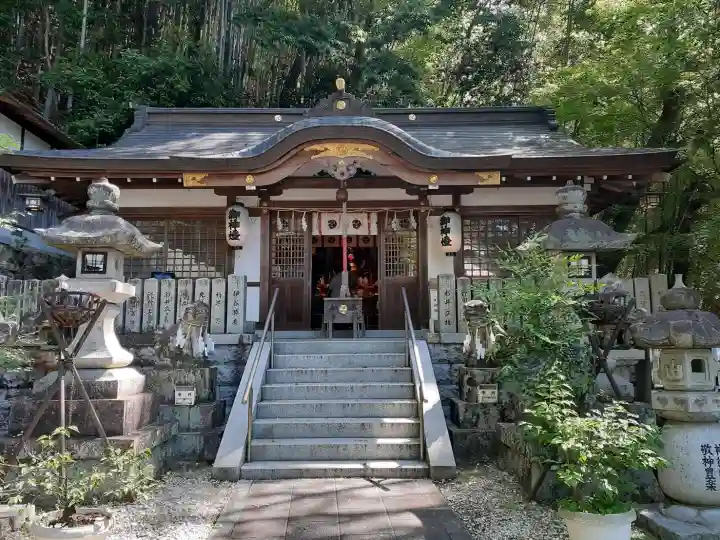 金山媛神社の{uncategorized: "未分類", other: "その他", undefined: "問題あり", building: "その他建物", grave: "お墓", sacred_gate: "鳥居", guardian: "狛犬", statue: "像", buddha: "仏像", history: "歴史", nature: "自然", garden: "庭園", animal: "動物", pagoda: "塔", temizu: "手水舎", mountain_gate: "山門・神門", sanctuary: "本殿・本堂", subordinate: "末社・摂社", art: "芸術", scenery: "景色", jizo: "地蔵", ema: "絵馬", goshuin: "御朱印", omikuji: "おみくじ", items: "授与品その他", amulet: "お守り", goshuincho: "御朱印帳", eats: "食事", festival: "お祭り", votive_dance: "神楽", shichigosan: "七五三参", wedding: "結婚式", experience: "体験その他", initially: "初詣", around: "周辺", anti_infection: "感染症対策"}