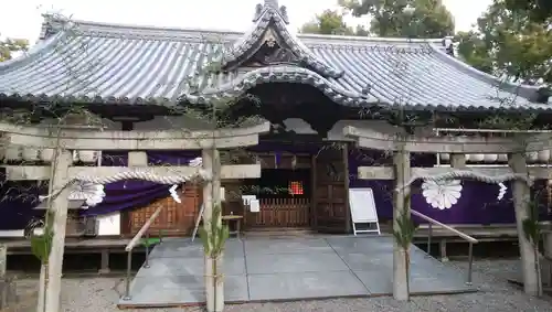 泉穴師神社の本殿