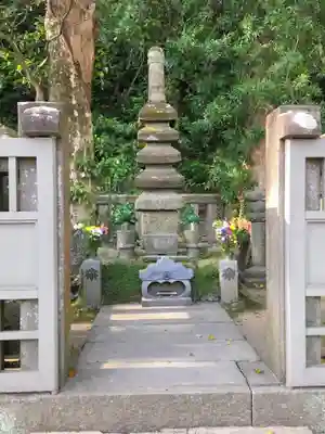 法華堂跡（源頼朝墓・北条義時墓）の塔