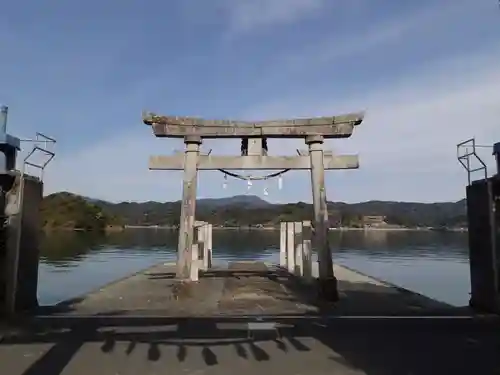 鳴無神社の鳥居