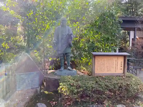 報徳二宮神社の像