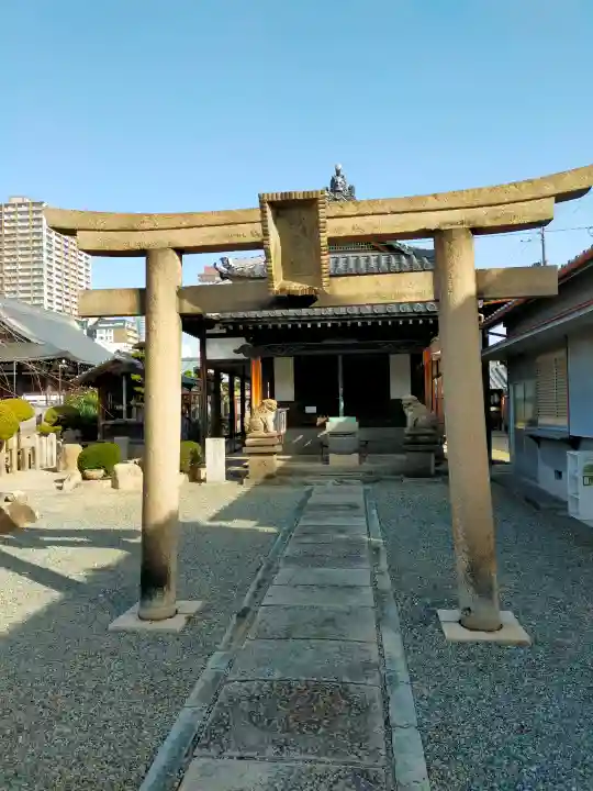 長遠寺の{uncategorized: "未分類", other: "その他", undefined: "問題あり", building: "その他建物", grave: "お墓", sacred_gate: "鳥居", guardian: "狛犬", statue: "像", buddha: "仏像", history: "歴史", nature: "自然", garden: "庭園", animal: "動物", pagoda: "塔", temizu: "手水舎", mountain_gate: "山門・神門", sanctuary: "本殿・本堂", subordinate: "末社・摂社", art: "芸術", scenery: "景色", jizo: "地蔵", ema: "絵馬", goshuin: "御朱印", omikuji: "おみくじ", items: "授与品その他", amulet: "お守り", goshuincho: "御朱印帳", eats: "食事", festival: "お祭り", votive_dance: "神楽", shichigosan: "七五三参", wedding: "結婚式", experience: "体験その他", initially: "初詣", around: "周辺", anti_infection: "感染症対策"}
