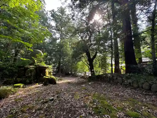 雄山神社前立社壇の塔