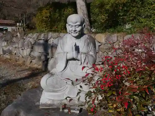 法泉寺の像