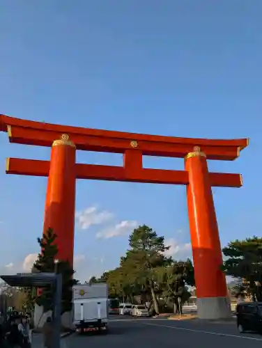 平安神宮の{uncategorized: "未分類", other: "その他", undefined: "問題あり", building: "その他建物", grave: "お墓", sacred_gate: "鳥居", guardian: "狛犬", statue: "像", buddha: "仏像", history: "歴史", nature: "自然", garden: "庭園", animal: "動物", pagoda: "塔", temizu: "手水舎", mountain_gate: "山門・神門", sanctuary: "本殿・本堂", subordinate: "末社・摂社", art: "芸術", scenery: "景色", jizo: "地蔵", ema: "絵馬", goshuin: "御朱印", omikuji: "おみくじ", items: "授与品その他", amulet: "お守り", goshuincho: "御朱印帳", eats: "食事", festival: "お祭り", votive_dance: "神楽", shichigosan: "七五三参", wedding: "結婚式", experience: "体験その他", initially: "初詣", around: "周辺", anti_infection: "感染症対策"}
