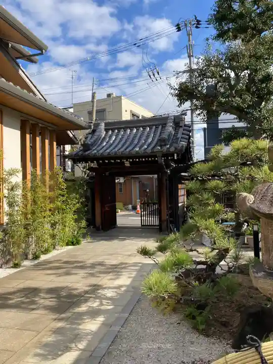 哀愍寺(ちぎり地蔵尊)の山門・神門