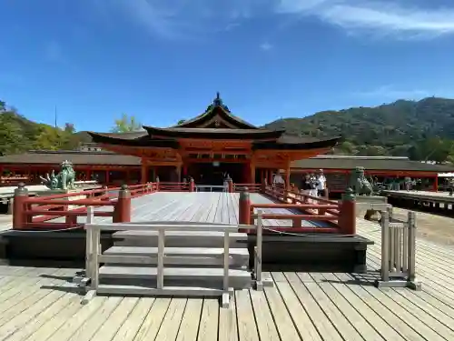 厳島神社の{uncategorized: "未分類", other: "その他", undefined: "問題あり", building: "その他建物", grave: "お墓", sacred_gate: "鳥居", guardian: "狛犬", statue: "像", buddha: "仏像", history: "歴史", nature: "自然", garden: "庭園", animal: "動物", pagoda: "塔", temizu: "手水舎", mountain_gate: "山門・神門", sanctuary: "本殿・本堂", subordinate: "末社・摂社", art: "芸術", scenery: "景色", jizo: "地蔵", ema: "絵馬", goshuin: "御朱印", omikuji: "おみくじ", items: "授与品その他", amulet: "お守り", goshuincho: "御朱印帳", eats: "食事", festival: "お祭り", votive_dance: "神楽", shichigosan: "七五三参", wedding: "結婚式", experience: "体験その他", initially: "初詣", around: "周辺", anti_infection: "感染症対策"}