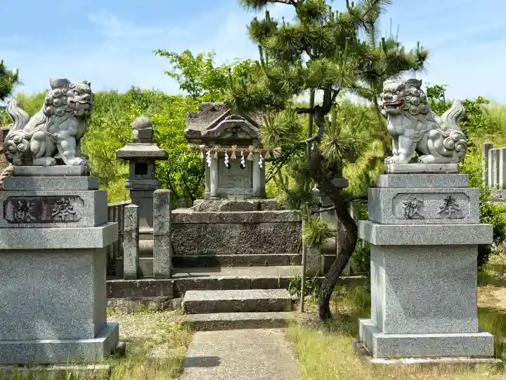 黒龍神社の{uncategorized: "未分類", other: "その他", undefined: "問題あり", building: "その他建物", grave: "お墓", sacred_gate: "鳥居", guardian: "狛犬", statue: "像", buddha: "仏像", history: "歴史", nature: "自然", garden: "庭園", animal: "動物", pagoda: "塔", temizu: "手水舎", mountain_gate: "山門・神門", sanctuary: "本殿・本堂", subordinate: "末社・摂社", art: "芸術", scenery: "景色", jizo: "地蔵", ema: "絵馬", goshuin: "御朱印", omikuji: "おみくじ", items: "授与品その他", amulet: "お守り", goshuincho: "御朱印帳", eats: "食事", festival: "お祭り", votive_dance: "神楽", shichigosan: "七五三参", wedding: "結婚式", experience: "体験その他", initially: "初詣", around: "周辺", anti_infection: "感染症対策"}