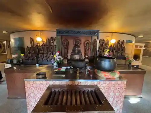 大仏寺の{uncategorized: "未分類", other: "その他", undefined: "問題あり", building: "その他建物", grave: "お墓", sacred_gate: "鳥居", guardian: "狛犬", statue: "像", buddha: "仏像", history: "歴史", nature: "自然", garden: "庭園", animal: "動物", pagoda: "塔", temizu: "手水舎", mountain_gate: "山門・神門", sanctuary: "本殿・本堂", subordinate: "末社・摂社", art: "芸術", scenery: "景色", jizo: "地蔵", ema: "絵馬", goshuin: "御朱印", omikuji: "おみくじ", items: "授与品その他", amulet: "お守り", goshuincho: "御朱印帳", eats: "食事", festival: "お祭り", votive_dance: "神楽", shichigosan: "七五三参", wedding: "結婚式", experience: "体験その他", initially: "初詣", around: "周辺", anti_infection: "感染症対策"}