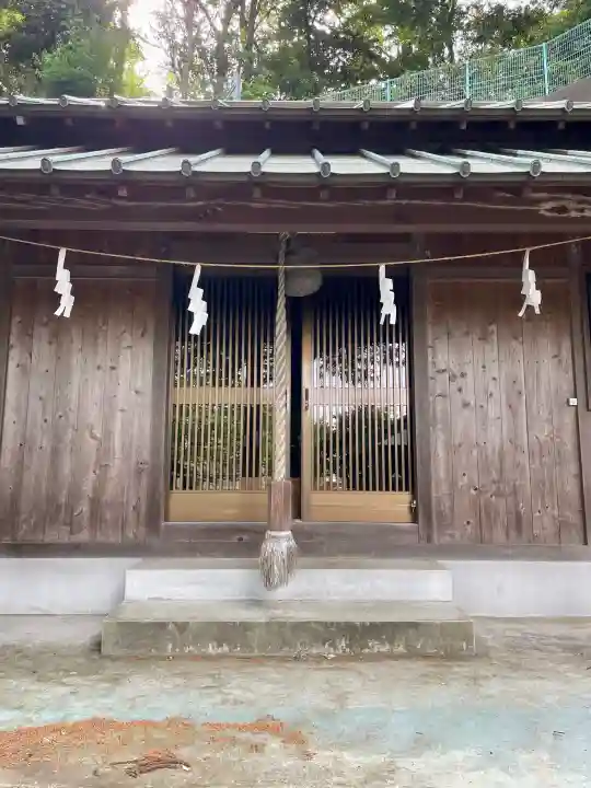 諏訪大神社の{uncategorized: "未分類", other: "その他", undefined: "問題あり", building: "その他建物", grave: "お墓", sacred_gate: "鳥居", guardian: "狛犬", statue: "像", buddha: "仏像", history: "歴史", nature: "自然", garden: "庭園", animal: "動物", pagoda: "塔", temizu: "手水舎", mountain_gate: "山門・神門", sanctuary: "本殿・本堂", subordinate: "末社・摂社", art: "芸術", scenery: "景色", jizo: "地蔵", ema: "絵馬", goshuin: "御朱印", omikuji: "おみくじ", items: "授与品その他", amulet: "お守り", goshuincho: "御朱印帳", eats: "食事", festival: "お祭り", votive_dance: "神楽", shichigosan: "七五三参", wedding: "結婚式", experience: "体験その他", initially: "初詣", around: "周辺", anti_infection: "感染症対策"}