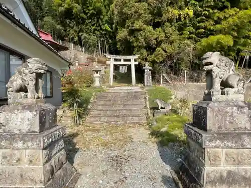 石上布留神社の狛犬