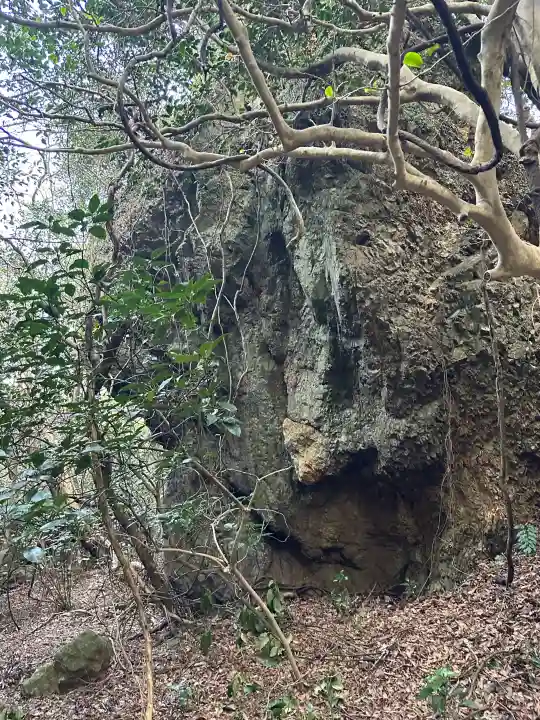 立石神社の{uncategorized: "未分類", other: "その他", undefined: "問題あり", building: "その他建物", grave: "お墓", sacred_gate: "鳥居", guardian: "狛犬", statue: "像", buddha: "仏像", history: "歴史", nature: "自然", garden: "庭園", animal: "動物", pagoda: "塔", temizu: "手水舎", mountain_gate: "山門・神門", sanctuary: "本殿・本堂", subordinate: "末社・摂社", art: "芸術", scenery: "景色", jizo: "地蔵", ema: "絵馬", goshuin: "御朱印", omikuji: "おみくじ", items: "授与品その他", amulet: "お守り", goshuincho: "御朱印帳", eats: "食事", festival: "お祭り", votive_dance: "神楽", shichigosan: "七五三参", wedding: "結婚式", experience: "体験その他", initially: "初詣", around: "周辺", anti_infection: "感染症対策"}