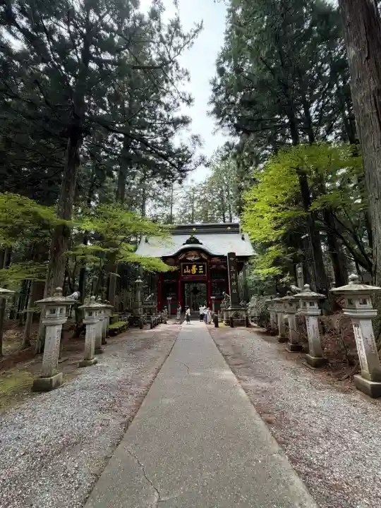 三峯神社の{uncategorized: "未分類", other: "その他", undefined: "問題あり", building: "その他建物", grave: "お墓", sacred_gate: "鳥居", guardian: "狛犬", statue: "像", buddha: "仏像", history: "歴史", nature: "自然", garden: "庭園", animal: "動物", pagoda: "塔", temizu: "手水舎", mountain_gate: "山門・神門", sanctuary: "本殿・本堂", subordinate: "末社・摂社", art: "芸術", scenery: "景色", jizo: "地蔵", ema: "絵馬", goshuin: "御朱印", omikuji: "おみくじ", items: "授与品その他", amulet: "お守り", goshuincho: "御朱印帳", eats: "食事", festival: "お祭り", votive_dance: "神楽", shichigosan: "七五三参", wedding: "結婚式", experience: "体験その他", initially: "初詣", around: "周辺", anti_infection: "感染症対策"}