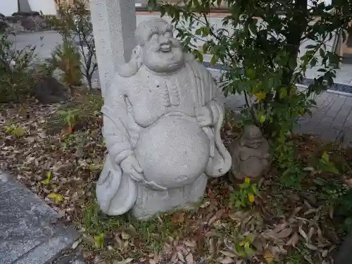 甲斐奈神社の像