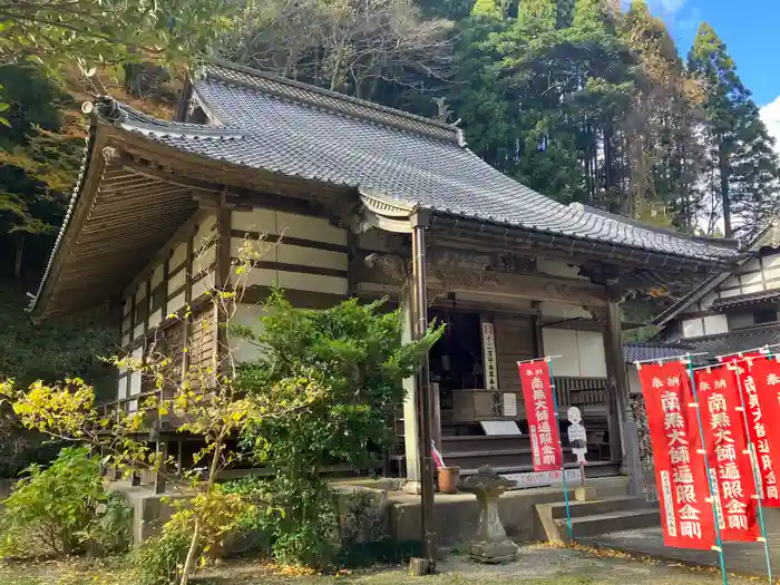 羅漢寺の本殿