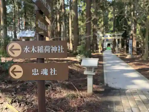 劒神社の{uncategorized: "未分類", other: "その他", undefined: "問題あり", building: "その他建物", grave: "お墓", sacred_gate: "鳥居", guardian: "狛犬", statue: "像", buddha: "仏像", history: "歴史", nature: "自然", garden: "庭園", animal: "動物", pagoda: "塔", temizu: "手水舎", mountain_gate: "山門・神門", sanctuary: "本殿・本堂", subordinate: "末社・摂社", art: "芸術", scenery: "景色", jizo: "地蔵", ema: "絵馬", goshuin: "御朱印", omikuji: "おみくじ", items: "授与品その他", amulet: "お守り", goshuincho: "御朱印帳", eats: "食事", festival: "お祭り", votive_dance: "神楽", shichigosan: "七五三参", wedding: "結婚式", experience: "体験その他", initially: "初詣", around: "周辺", anti_infection: "感染症対策"}