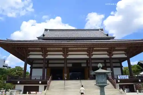西新井大師総持寺の本殿・本堂