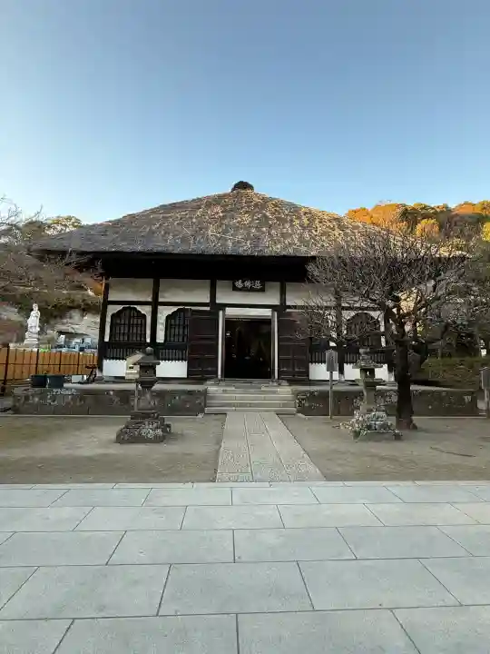 円覚寺の{uncategorized: "未分類", other: "その他", undefined: "問題あり", building: "その他建物", grave: "お墓", sacred_gate: "鳥居", guardian: "狛犬", statue: "像", buddha: "仏像", history: "歴史", nature: "自然", garden: "庭園", animal: "動物", pagoda: "塔", temizu: "手水舎", mountain_gate: "山門・神門", sanctuary: "本殿・本堂", subordinate: "末社・摂社", art: "芸術", scenery: "景色", jizo: "地蔵", ema: "絵馬", goshuin: "御朱印", omikuji: "おみくじ", items: "授与品その他", amulet: "お守り", goshuincho: "御朱印帳", eats: "食事", festival: "お祭り", votive_dance: "神楽", shichigosan: "七五三参", wedding: "結婚式", experience: "体験その他", initially: "初詣", around: "周辺", anti_infection: "感染症対策"}