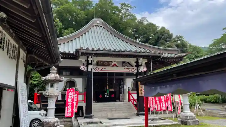 清滝寺の本殿・本堂