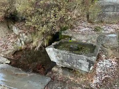 湯澤神社の{uncategorized: "未分類", other: "その他", undefined: "問題あり", building: "その他建物", grave: "お墓", sacred_gate: "鳥居", guardian: "狛犬", statue: "像", buddha: "仏像", history: "歴史", nature: "自然", garden: "庭園", animal: "動物", pagoda: "塔", temizu: "手水舎", mountain_gate: "山門・神門", sanctuary: "本殿・本堂", subordinate: "末社・摂社", art: "芸術", scenery: "景色", jizo: "地蔵", ema: "絵馬", goshuin: "御朱印", omikuji: "おみくじ", items: "授与品その他", amulet: "お守り", goshuincho: "御朱印帳", eats: "食事", festival: "お祭り", votive_dance: "神楽", shichigosan: "七五三参", wedding: "結婚式", experience: "体験その他", initially: "初詣", around: "周辺", anti_infection: "感染症対策"}