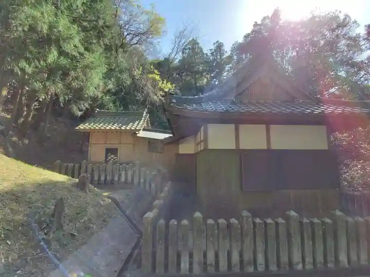裸石神社の本殿・本堂