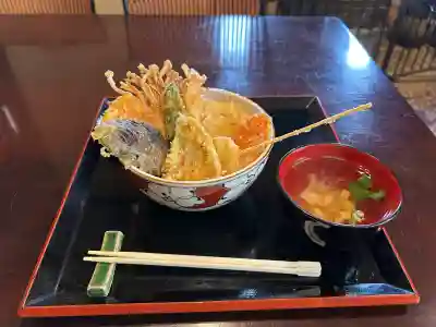 諏訪神社の{uncategorized: "未分類", other: "その他", undefined: "問題あり", building: "その他建物", grave: "お墓", sacred_gate: "鳥居", guardian: "狛犬", statue: "像", buddha: "仏像", history: "歴史", nature: "自然", garden: "庭園", animal: "動物", pagoda: "塔", temizu: "手水舎", mountain_gate: "山門・神門", sanctuary: "本殿・本堂", subordinate: "末社・摂社", art: "芸術", scenery: "景色", jizo: "地蔵", ema: "絵馬", goshuin: "御朱印", omikuji: "おみくじ", items: "授与品その他", amulet: "お守り", goshuincho: "御朱印帳", eats: "食事", festival: "お祭り", votive_dance: "神楽", shichigosan: "七五三参", wedding: "結婚式", experience: "体験その他", initially: "初詣", around: "周辺", anti_infection: "感染症対策"}