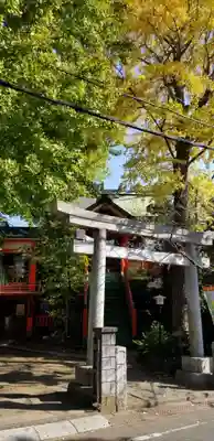 於玉稲荷神社の鳥居