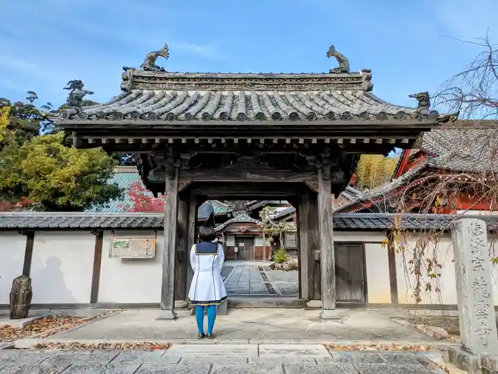 龍雲寺の山門・神門