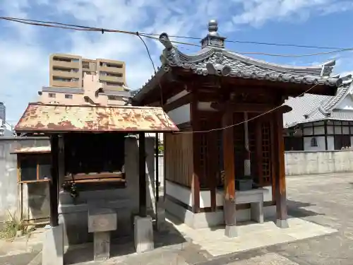 慶傳寺の{uncategorized: "未分類", other: "その他", undefined: "問題あり", building: "その他建物", grave: "お墓", sacred_gate: "鳥居", guardian: "狛犬", statue: "像", buddha: "仏像", history: "歴史", nature: "自然", garden: "庭園", animal: "動物", pagoda: "塔", temizu: "手水舎", mountain_gate: "山門・神門", sanctuary: "本殿・本堂", subordinate: "末社・摂社", art: "芸術", scenery: "景色", jizo: "地蔵", ema: "絵馬", goshuin: "御朱印", omikuji: "おみくじ", items: "授与品その他", amulet: "お守り", goshuincho: "御朱印帳", eats: "食事", festival: "お祭り", votive_dance: "神楽", shichigosan: "七五三参", wedding: "結婚式", experience: "体験その他", initially: "初詣", around: "周辺", anti_infection: "感染症対策"}