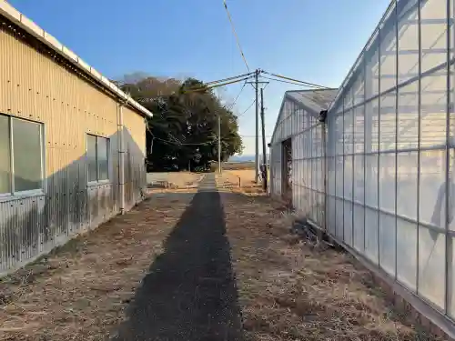 黄金塚稲荷神社の{uncategorized: "未分類", other: "その他", undefined: "問題あり", building: "その他建物", grave: "お墓", sacred_gate: "鳥居", guardian: "狛犬", statue: "像", buddha: "仏像", history: "歴史", nature: "自然", garden: "庭園", animal: "動物", pagoda: "塔", temizu: "手水舎", mountain_gate: "山門・神門", sanctuary: "本殿・本堂", subordinate: "末社・摂社", art: "芸術", scenery: "景色", jizo: "地蔵", ema: "絵馬", goshuin: "御朱印", omikuji: "おみくじ", items: "授与品その他", amulet: "お守り", goshuincho: "御朱印帳", eats: "食事", festival: "お祭り", votive_dance: "神楽", shichigosan: "七五三参", wedding: "結婚式", experience: "体験その他", initially: "初詣", around: "周辺", anti_infection: "感染症対策"}