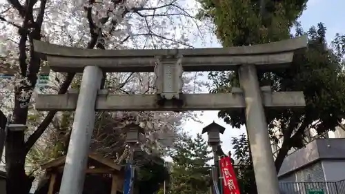 品川貴船神社の鳥居