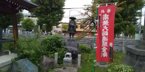 眞久寺の像