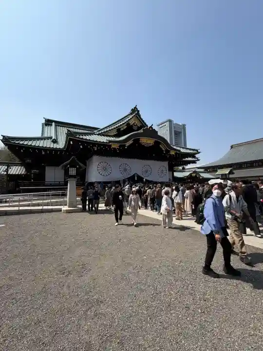 靖國神社の{uncategorized: "未分類", other: "その他", undefined: "問題あり", building: "その他建物", grave: "お墓", sacred_gate: "鳥居", guardian: "狛犬", statue: "像", buddha: "仏像", history: "歴史", nature: "自然", garden: "庭園", animal: "動物", pagoda: "塔", temizu: "手水舎", mountain_gate: "山門・神門", sanctuary: "本殿・本堂", subordinate: "末社・摂社", art: "芸術", scenery: "景色", jizo: "地蔵", ema: "絵馬", goshuin: "御朱印", omikuji: "おみくじ", items: "授与品その他", amulet: "お守り", goshuincho: "御朱印帳", eats: "食事", festival: "お祭り", votive_dance: "神楽", shichigosan: "七五三参", wedding: "結婚式", experience: "体験その他", initially: "初詣", around: "周辺", anti_infection: "感染症対策"}