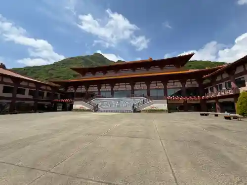 佛光山法水寺の{uncategorized: "未分類", other: "その他", undefined: "問題あり", building: "その他建物", grave: "お墓", sacred_gate: "鳥居", guardian: "狛犬", statue: "像", buddha: "仏像", history: "歴史", nature: "自然", garden: "庭園", animal: "動物", pagoda: "塔", temizu: "手水舎", mountain_gate: "山門・神門", sanctuary: "本殿・本堂", subordinate: "末社・摂社", art: "芸術", scenery: "景色", jizo: "地蔵", ema: "絵馬", goshuin: "御朱印", omikuji: "おみくじ", items: "授与品その他", amulet: "お守り", goshuincho: "御朱印帳", eats: "食事", festival: "お祭り", votive_dance: "神楽", shichigosan: "七五三参", wedding: "結婚式", experience: "体験その他", initially: "初詣", around: "周辺", anti_infection: "感染症対策"}